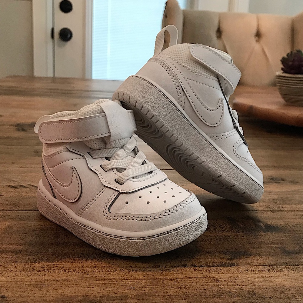 Nike toddler shoes. Size 5 white